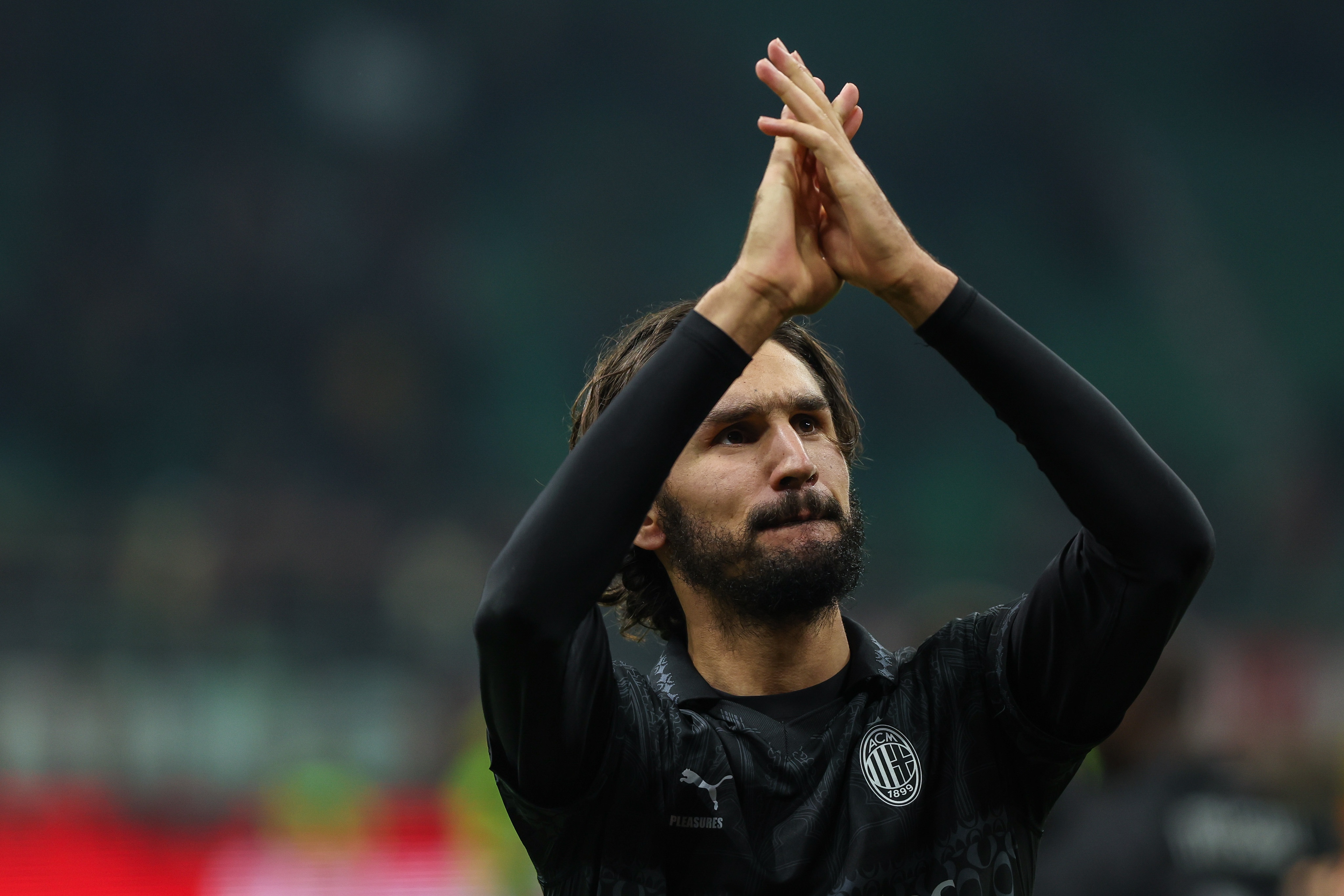 米兰官方告别阿德利:祝愿他未来职业生涯一切顺利