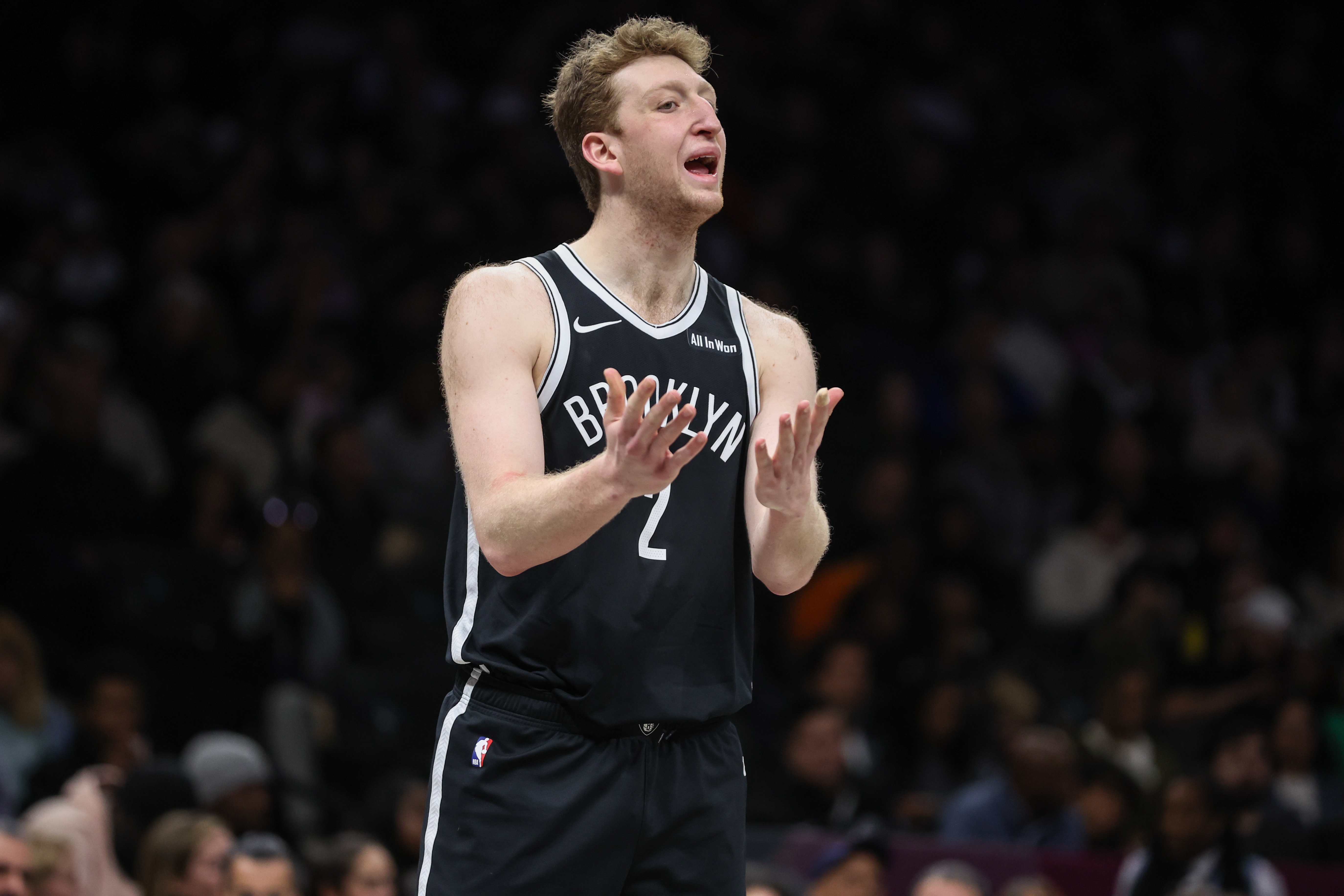 星空体育平台-一通乱战！曼恩反击被追身大帽 沃尔夫补篮还被帽&amp;再次放篮才进