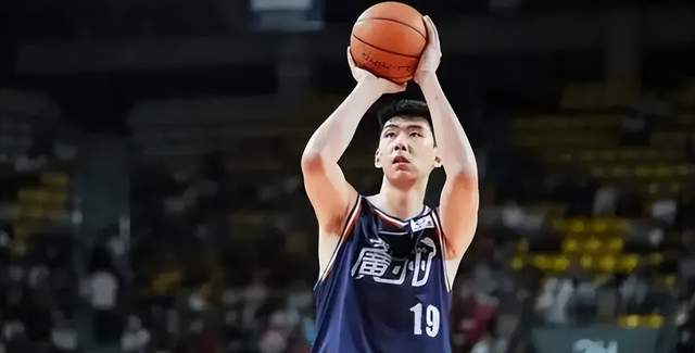 星空体育官网-CCTV16直播！今晚7点半，CBA季后赛打响，广东德比，徐昕挑战杜锋